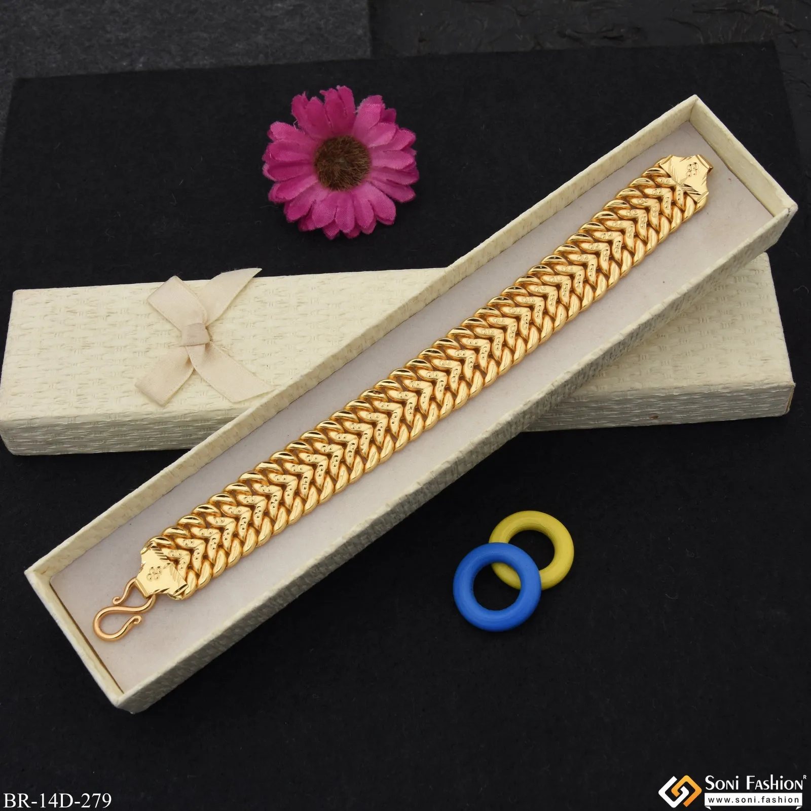Expensive-Looking V Design Pokal Bracelet For Men - Style D279