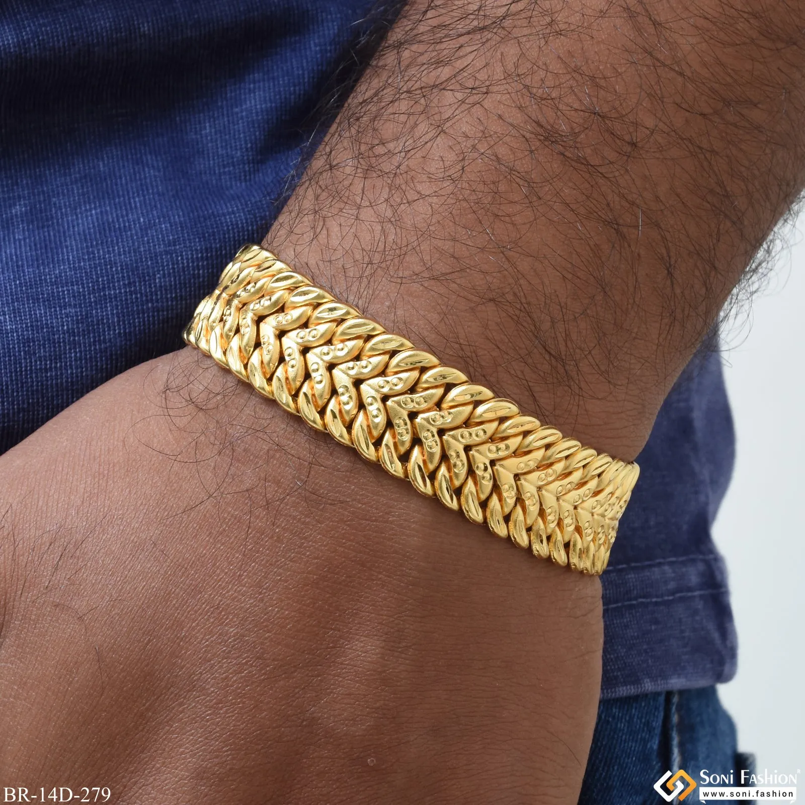 Expensive-Looking V Design Pokal Bracelet For Men - Style D279
