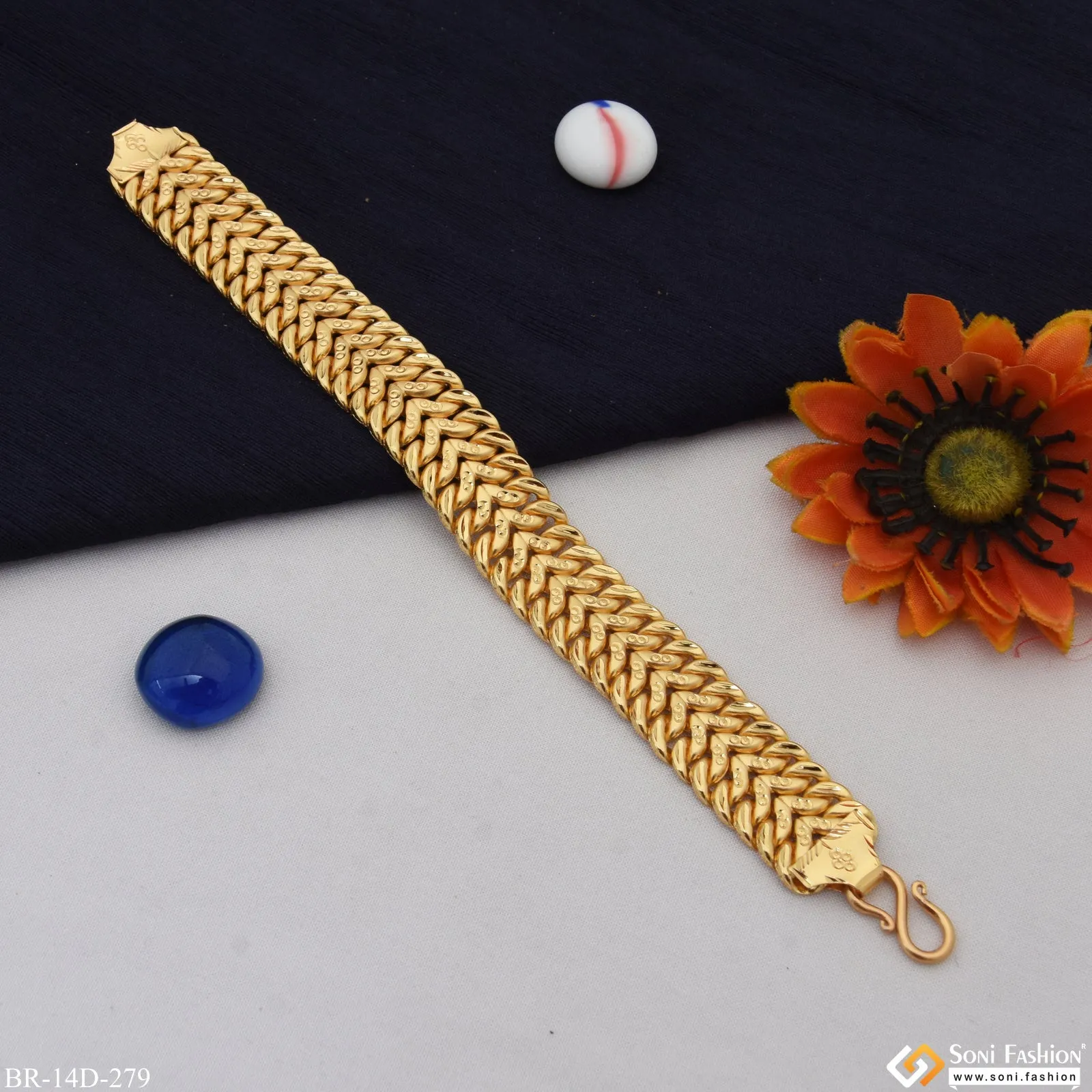 Expensive-Looking V Design Pokal Bracelet For Men - Style D279